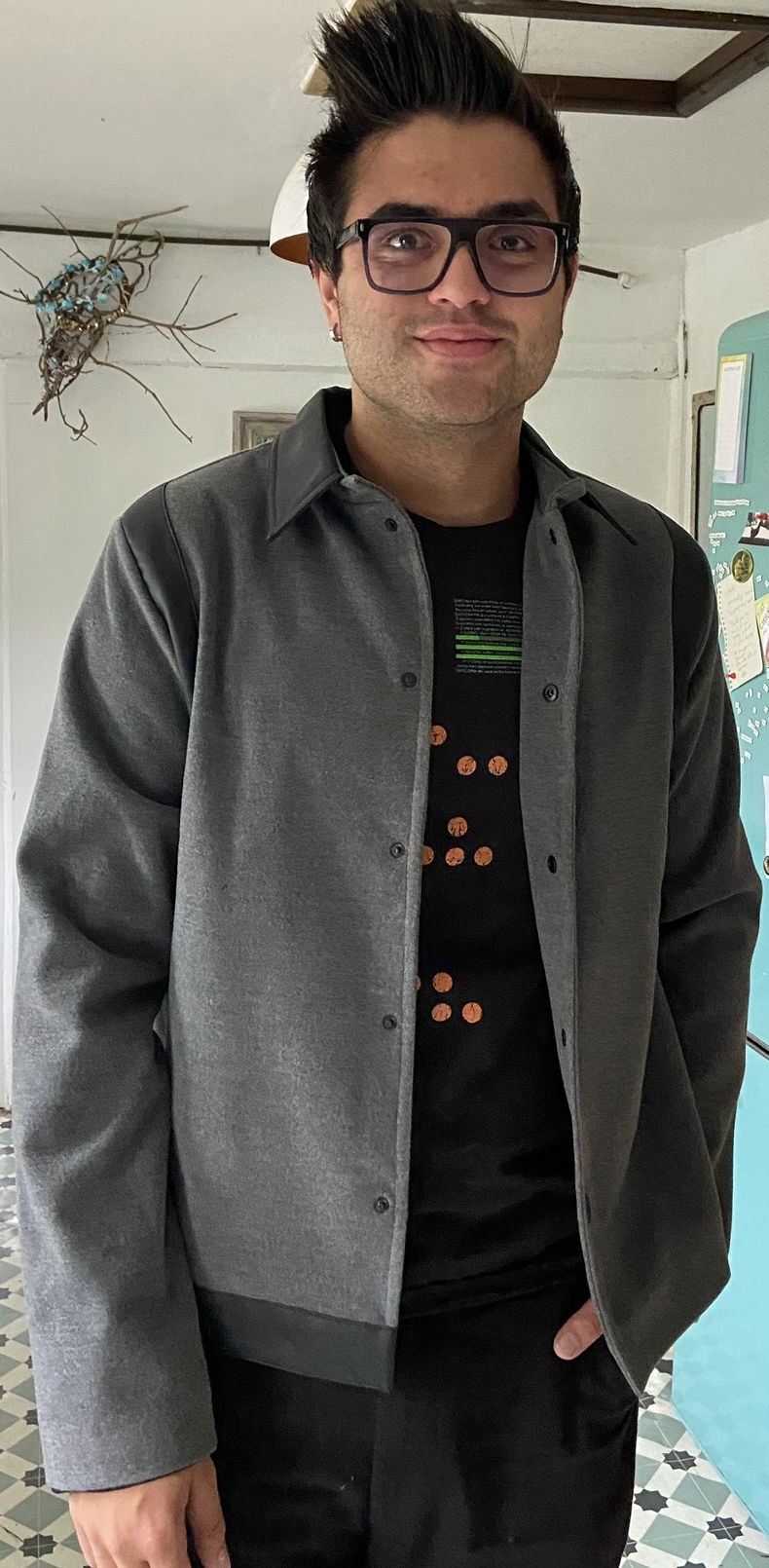 Veste unisexe en cachemire, similicuir et doublure satinée.